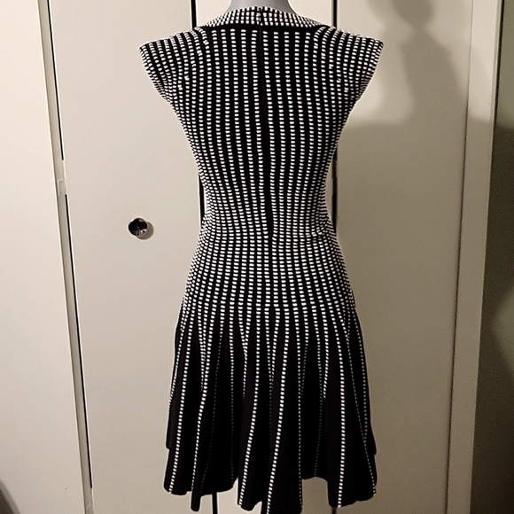 Victoria's Secret Moda International short sleeve sweater dress - Picture 4 of 9